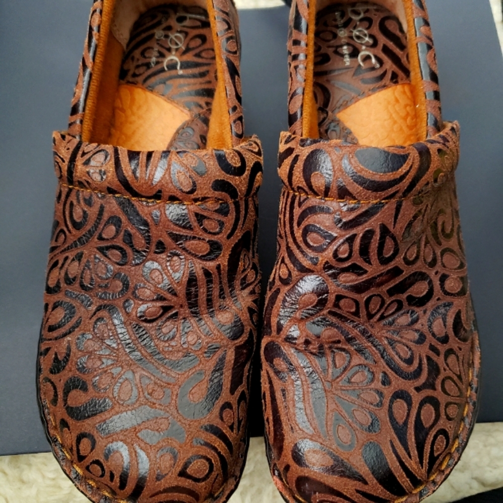 B.O.C clogs